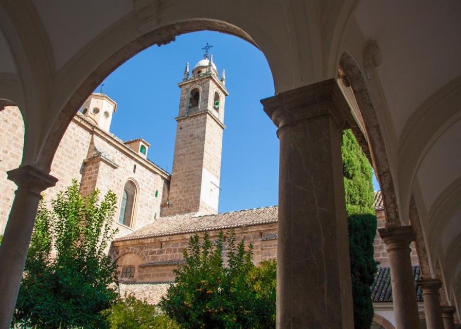 Granada: Cathedral, Royal Chapel & 5 Monuments Combo Ticket - San Nicolás and the view over the Alhambra