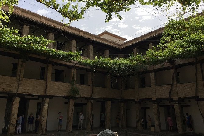 Granada City Center and Albaicin Private Tour - Timing, pace, and what to expect on foot