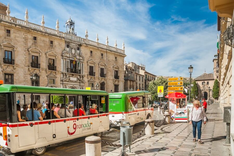 Granada City Train 1 or 2-Day Hop-On Hop-Off Ticket - Stop 8: Calle Reyes Católicos and Plaza Isabel la Católica