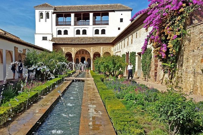 Granada Day Trip: Alhambra & Nazaries Palaces from Seville - The guides can shape the entire day