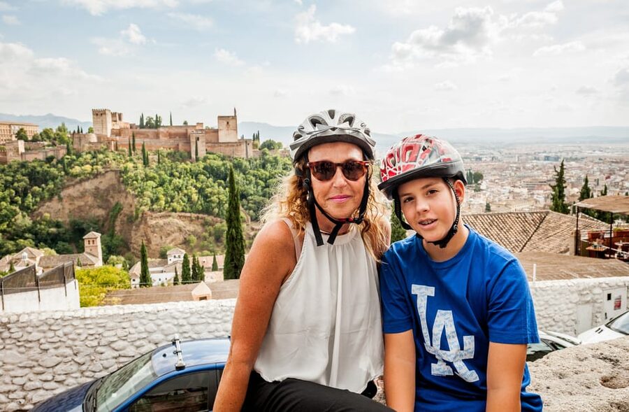 Granada: E-Bike Tour and Fast-Track Alhambra Ticket - The time between the bike ride and the palace