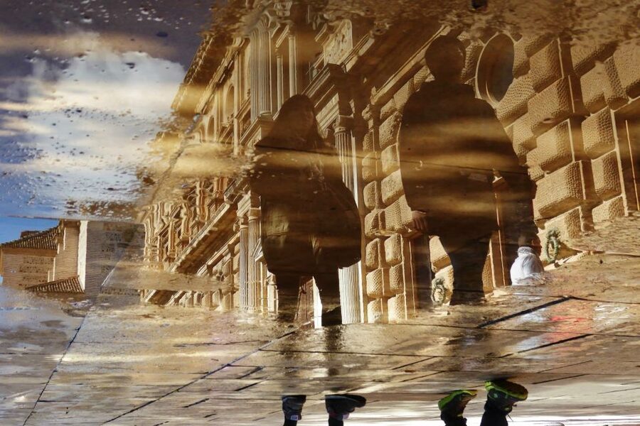 Granada: Fast-Track Alhambra & Nasrid Palaces Guided Tour - Private, small-group, or regular group?