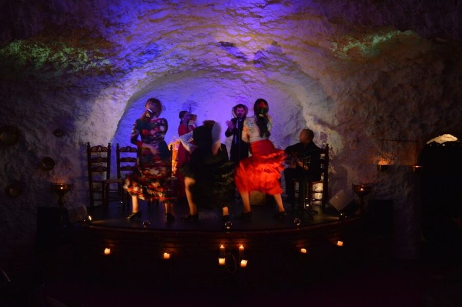 Granada: Flamenco Show at Templo del Flamenco with Drink - Getting there without losing your evening