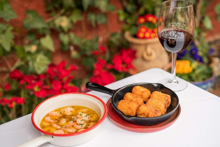 Granada: Flamenco Show with Dinner at Jardines de Zoraya - Seating can make or break the evening