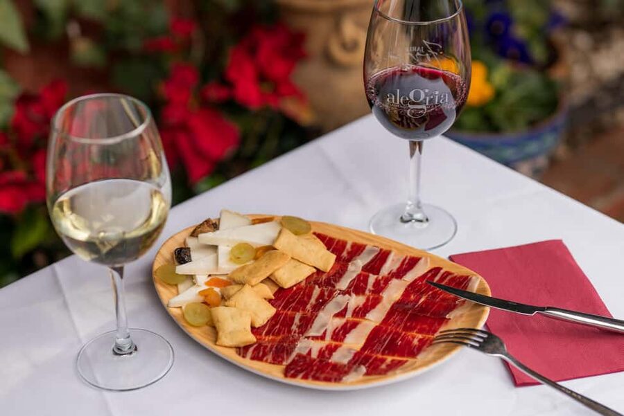 Granada: Flamenco Show with Dinner at Jardines de Zoraya - Why the garden setting matters