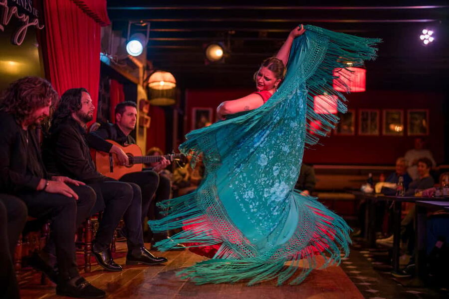 Granada: Flamenco Show with Dinner at Jardines de Zoraya - The Andalusian dinner takes its time