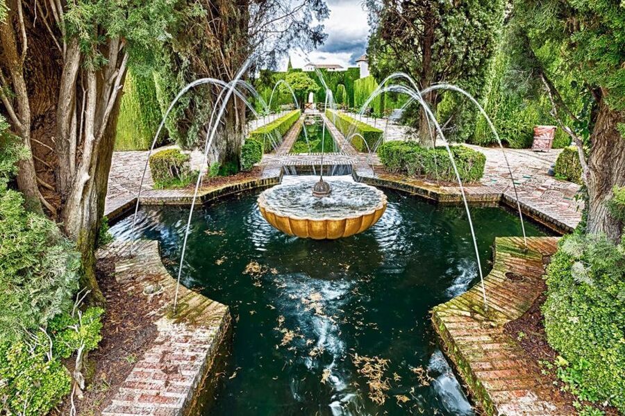 Granada: Full Alhambra Premium Guided Tour with Tickets - Why a guided Alhambra visit helps