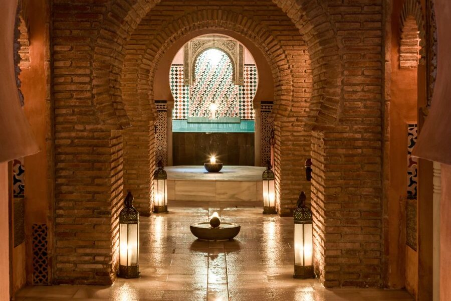 Granada: Hammam Al Ándalus with Massage - Following the hot, warm, and cold bathing rhythm