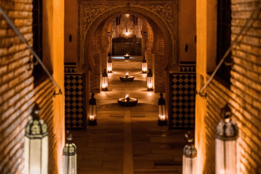 Granada: Hammam Al Ándalus with Massage - Entering the baths near Santa Ana Church
