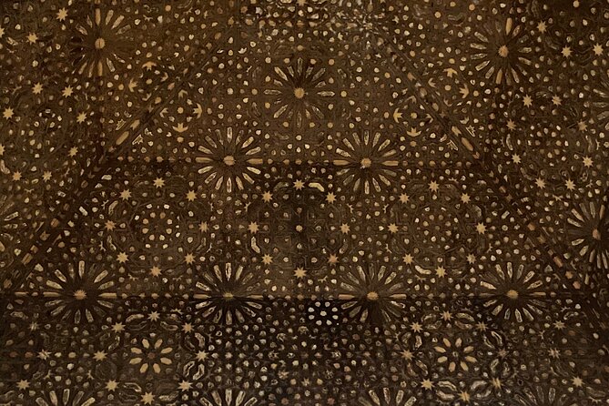 Granada Private Alhambra Tour includes Nazaries Palaces - Generalife gardens and the sultans’ summer retreat