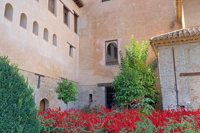 Granada Private Alhambra Tour includes Nazaries Palaces - A private guide changes the pace