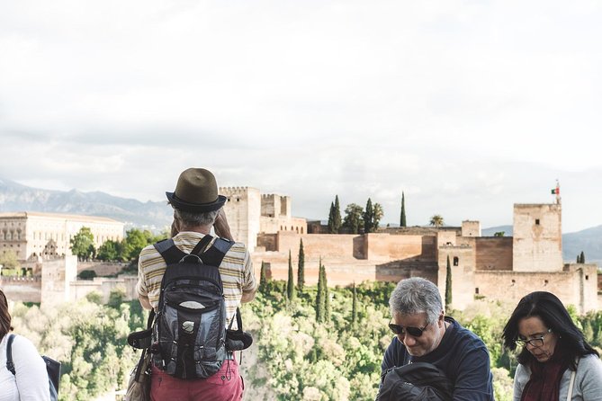 Granada's Hidden Treasures: Albayzin and Sacromonte Walking Tour - Walking through Albayzin’s winding lanes