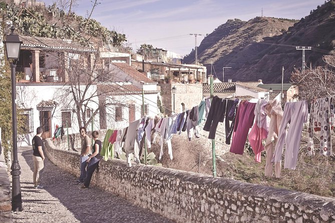 Granada's Hidden Treasures: Albayzin and Sacromonte Walking Tour - The guide matters more than the route description