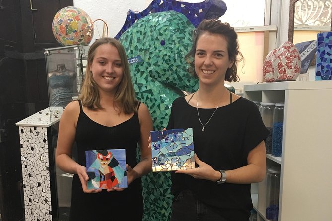 Guided Gaudí Trencadís Mosaic Workshop in Barcelona 2 Hours - The finishing step and the pickup problem