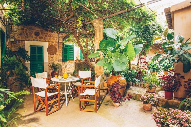 Guided Tasting Tour in 16th century House and Olive Oil Factory - Entering the 16th-century house in Sóller