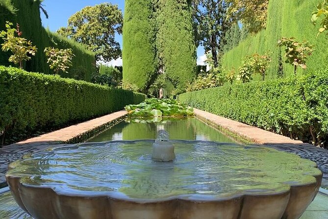 Guided visit to the Alhambra, Nasrid Palaces and Generalife - Palace of Carlos V: a bold Christian addition