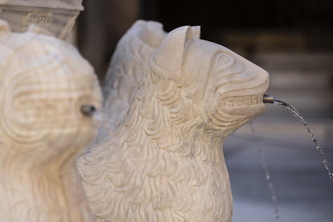 Guided Walking Tour of the Alhambra in Granada - Courtyards that make the palace memorable