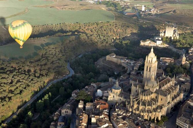Hot Air Balloon over Segovia with Optional Transfers from Madrid - Making the Most of Your Photos