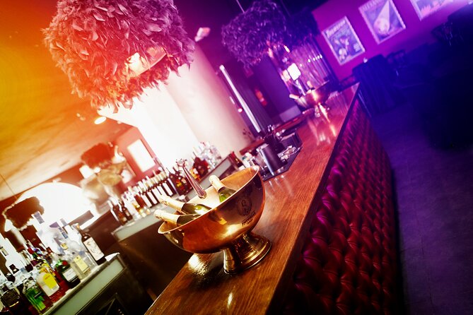 House of Illusion Magic Show with Drinks - Dinner packages at 18:30 and 20:30