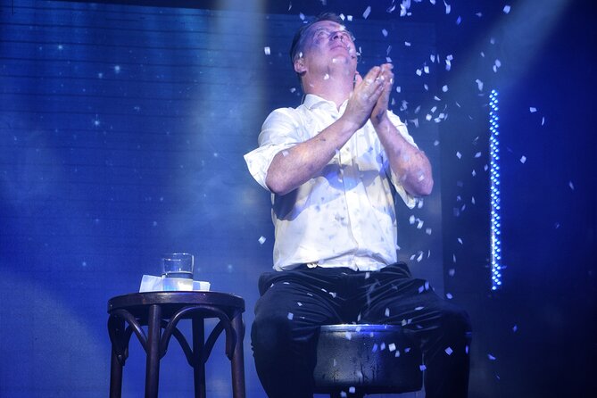 House of Illusion Magic Show with Drinks - Close-up magic at your table