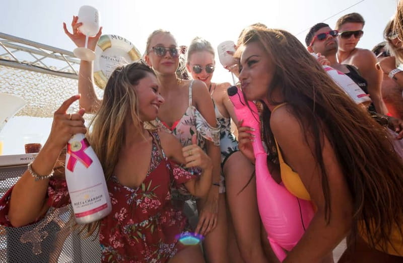 Ibiza: Bottomless Brunch at Ibiza Boat Club with Drinks & DJ - Music, views, and the social side