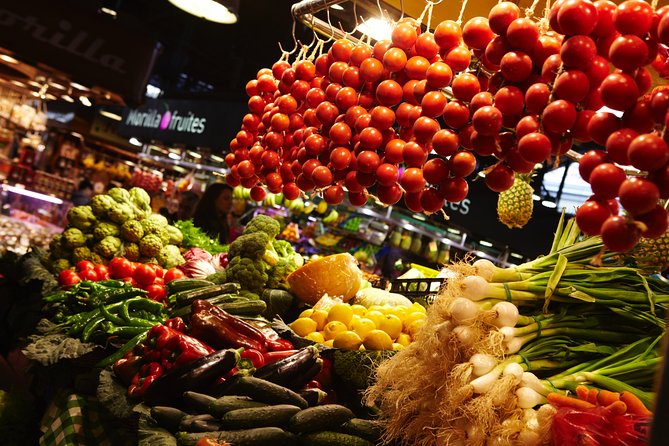 Interactive Paella & Market: Bottomless Wine & Rambla Views - Why this class works better than a standard cooking demonstration