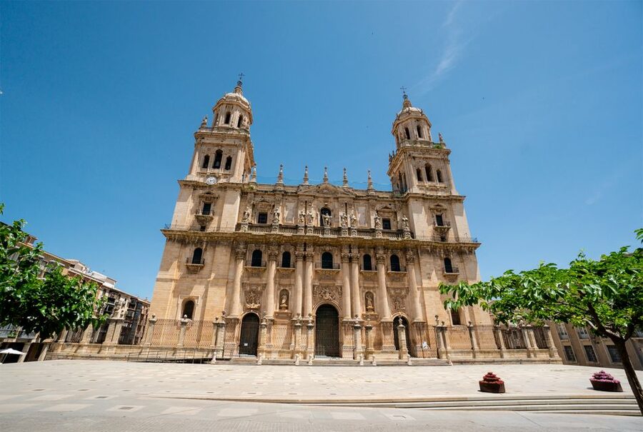 Jaén: 3-hour tour, Cathedral, Jewish Quarter and Arab Baths - Starting beneath Jaén’s Renaissance Cathedral