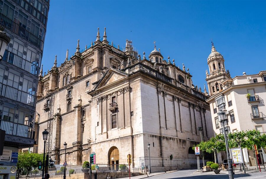 Jaén: 3-hour tour, Cathedral, Jewish Quarter and Arab Baths - Wandering through Jaén’s Jewish Quarter