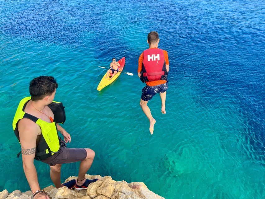 Jávea: Cala Tango and San Antonio Nature Reserve Kayak Tour - How the guides shape the experience