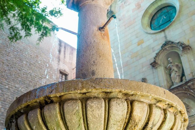 Jewish Walking Tour Barcelona by Expert Jewish Guide 2h - Entering the Major Synagogue