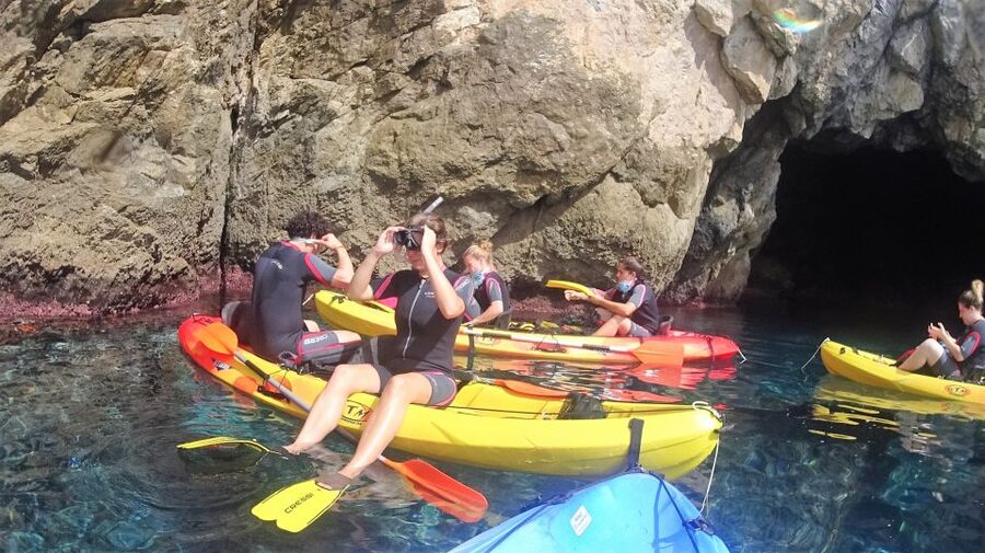 La Herradura: Cerro Gordo Natural Park Kayak & Snorkel Tour - Getting fitted and learning the basics