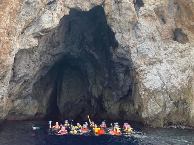 La Herradura: Kayak & Snorkel Tour to Cerro Gordo Reserve - Guides who add safety and local color