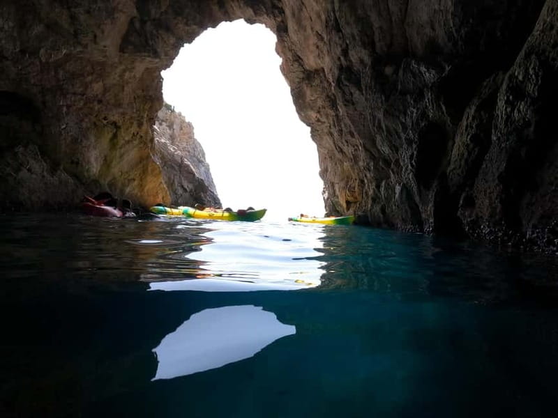 La Herradura: Kayak & Snorkel Tour to Cerro Gordo Reserve - Finding the meeting point at La Herradura beach