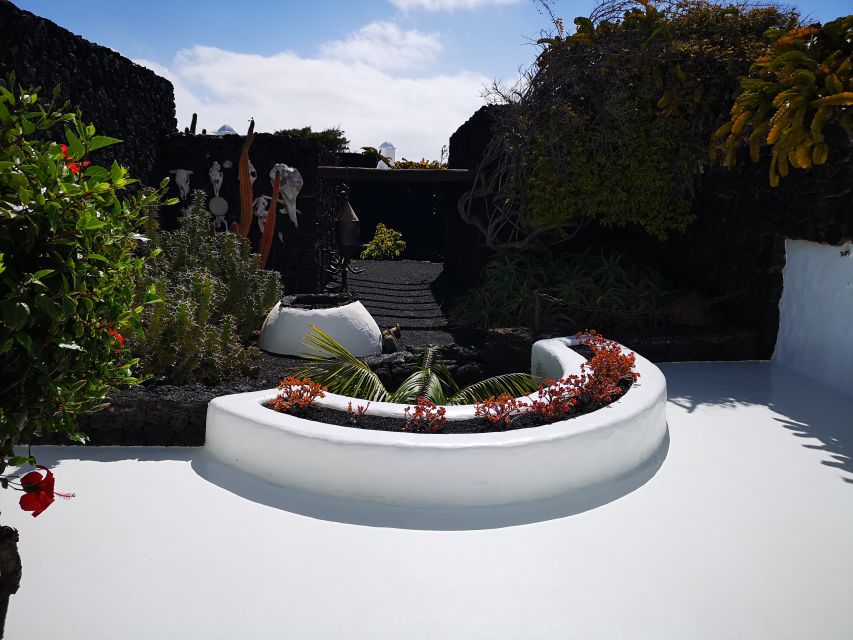 Lanzarote: César Manrique Foundation and Teguise Market - Booking tips for a smoother day