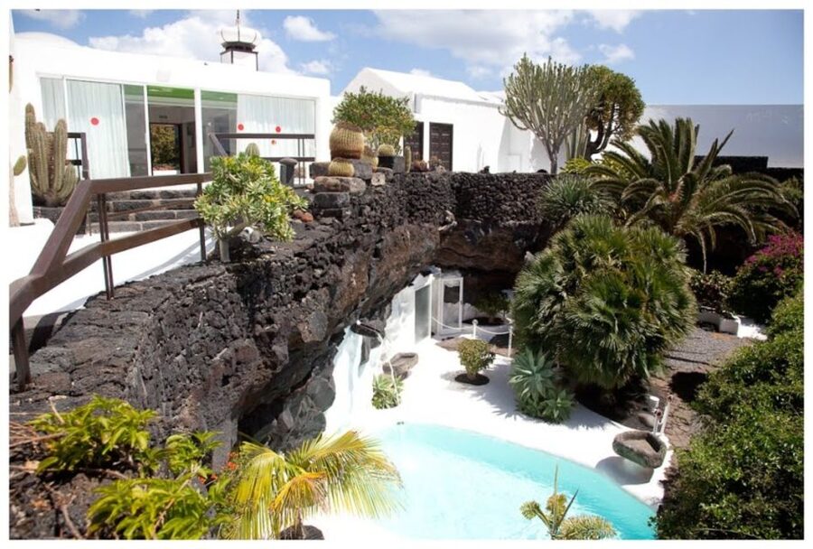 Lanzarote: Full Day Bus Tour with Scenic Views - The morning pickup: useful, but allow patience