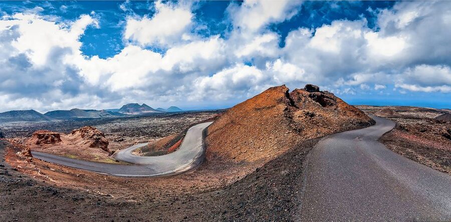 Lanzarote: Full-Day Island Highlights Tour - Cueva de los Verdes: a lava tunnel with a physical edge