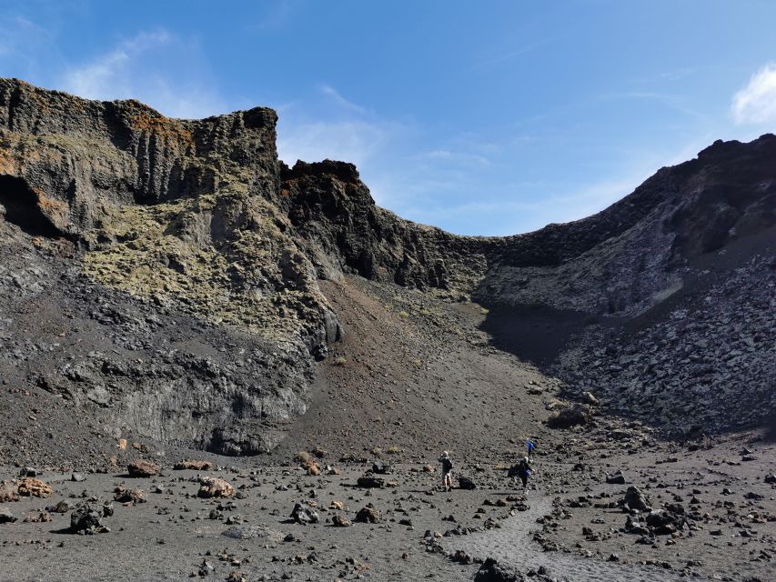 Lanzarote: Guided Volcano Hike with Transfers - Reaching the volcano rim and crater