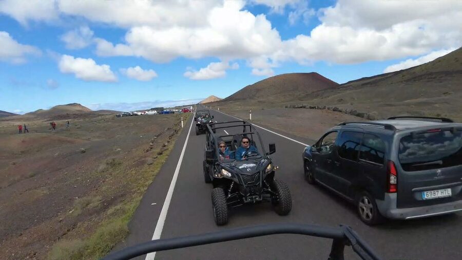 Lanzarote: Mix tour Guided Buggy Volcano Tour 4 or 6 seater - Who will enjoy this most?