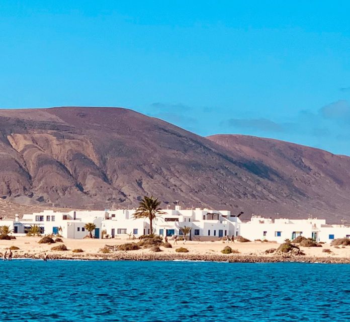 Lanzarote: Return Ferry to La Graciosa with Bus Pickup - Key points at a glance