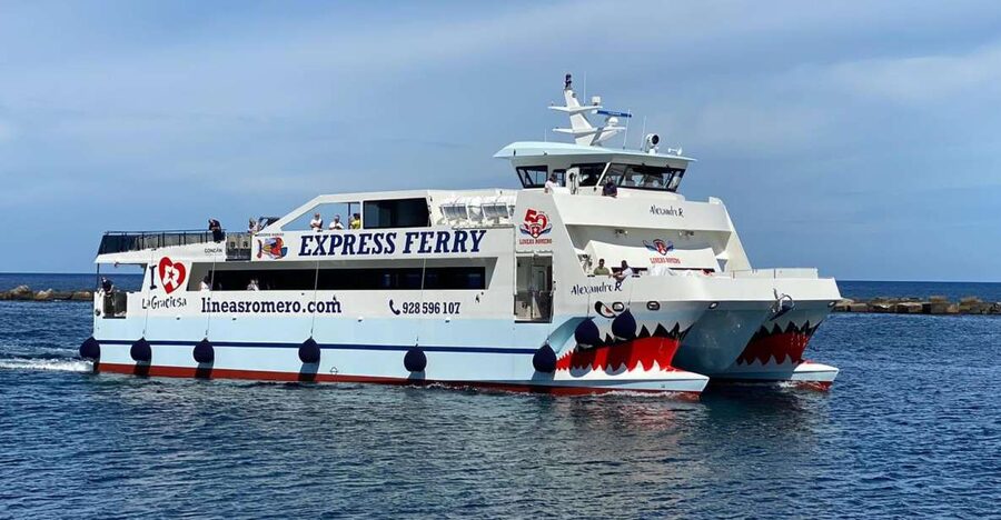 Lanzarote: Return Ferry to La Graciosa with Bus Pickup - Why La Graciosa makes a worthwhile day trip