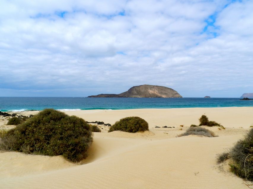 Lanzarote: Return Ferry to La Graciosa with Bus Pickup - Your first hours on La Graciosa