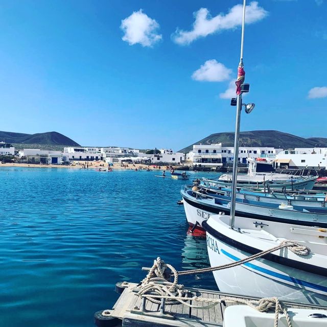 Lanzarote: Return Ferry to La Graciosa with Bus Pickup - Lunch, restaurants, and the cost of the day