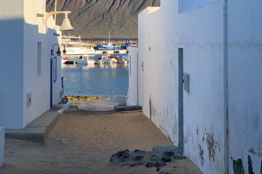 Lanzarote: Return Ferry to La Graciosa with Bus Pickup - Getting from your resort to Órzola
