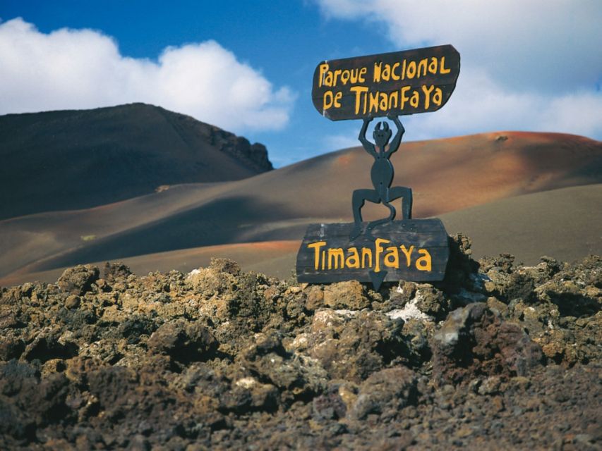 Lanzarote: Timanfaya National Park Tour - The drive into Timanfaya