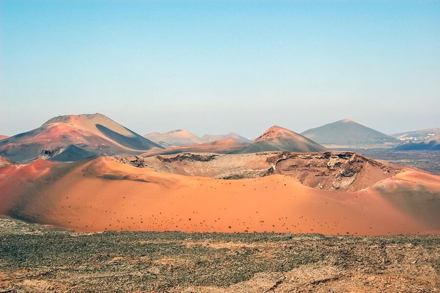Lanzarote: Timanfaya Park and Jameos del Agua Full-Day Tour - El Golfo and the Green Lagoon