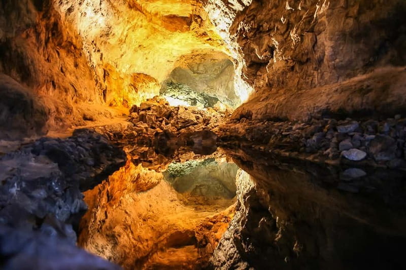 Lanzarote: Timanfaya Park, Jameos Agua, & Cueva Verdes Tour - Why this three-stop route works on Lanzarote