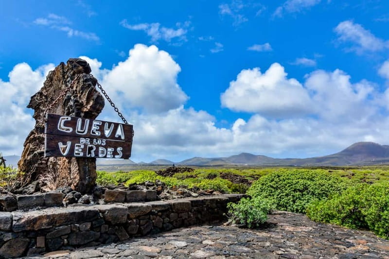 Lanzarote: Timanfaya Park, Jameos Agua, & Cueva Verdes Tour - A multilingual guide can make or break the day