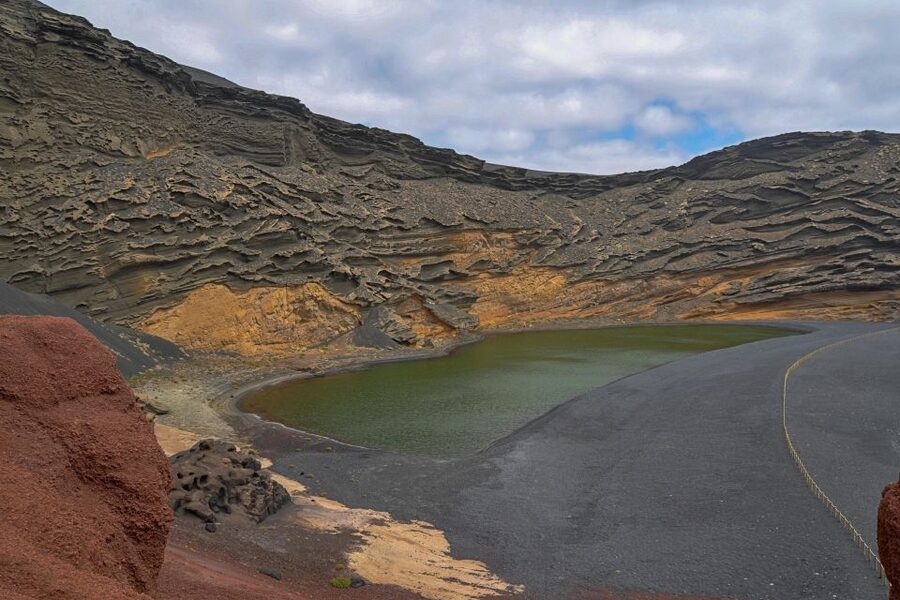 Lanzarote: Volcanos of Timanfaya and Caves Tour with Lunch - North through the valley of a thousand palm trees
