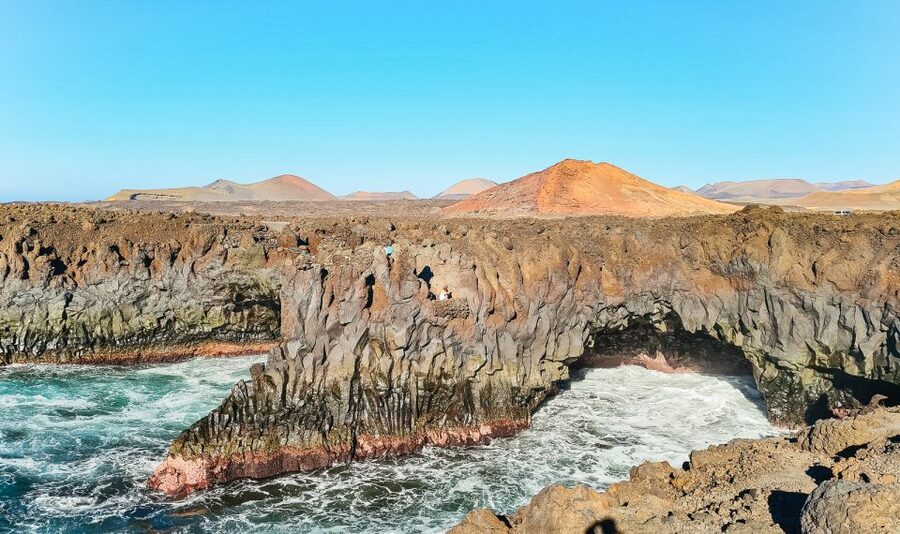 Lanzarote: Volcanos of Timanfaya and Caves Tour with Lunch - Guides, drivers and the coach experience