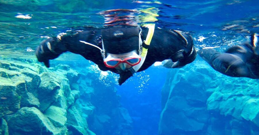 Las Palmas: Las Canteras Beach Snorkeling Trip - Meeting at Emoción Apnea and getting ready